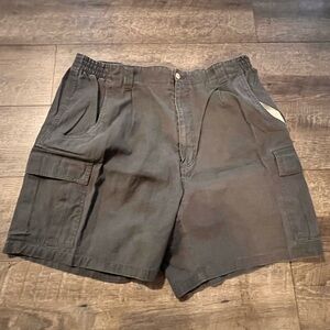 Natural Issue
Color: Gray shorts 55% ramie 45% cotton
Size: 40
Condition: Used